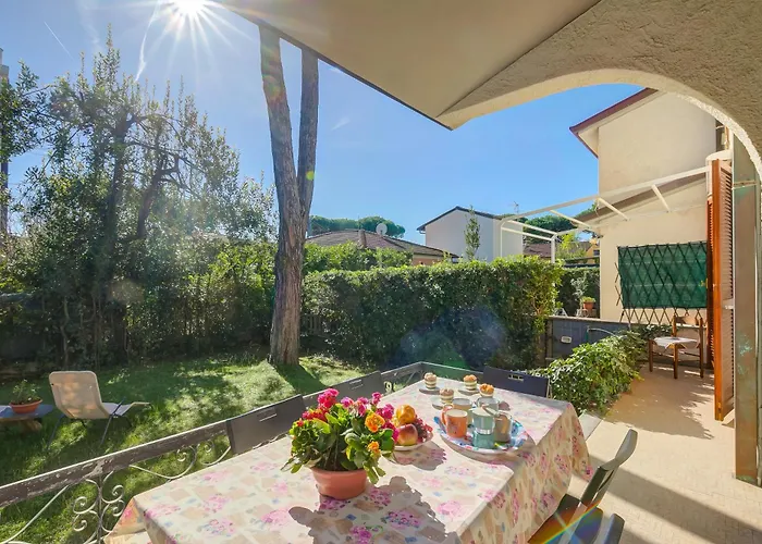 Casa Maddalena Al Mare 600m From Sea - Happy Ferienhaus Marina di Pietrasanta