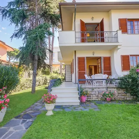 Casa Maddalena Al Mare 600m From Sea - Happy Holiday home Marina di Pietrasanta