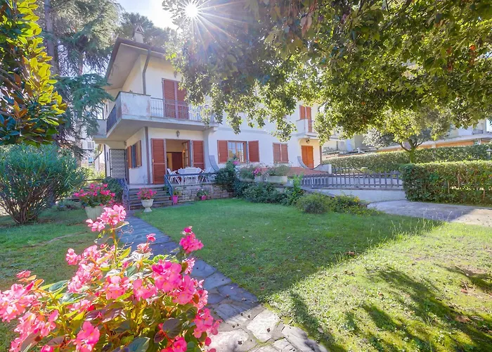 Дом отдыха Casa Maddalena Al Mare 600m From Sea - Happy Марина-ди-Пьетрасанта